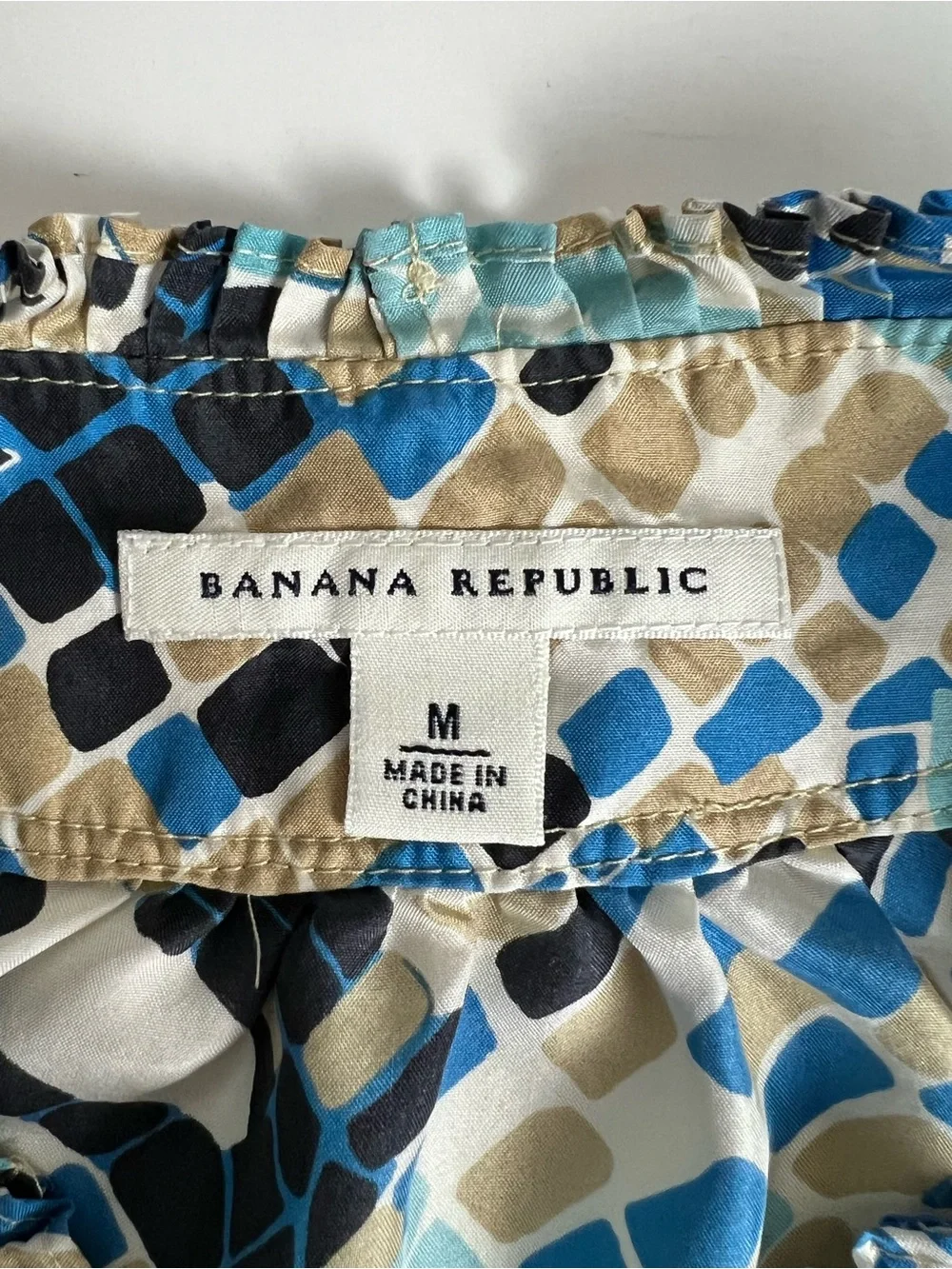 Banana Republic Quiet Luxury 100% Silk Abstract Print Artsy Y2K Blouse Academia